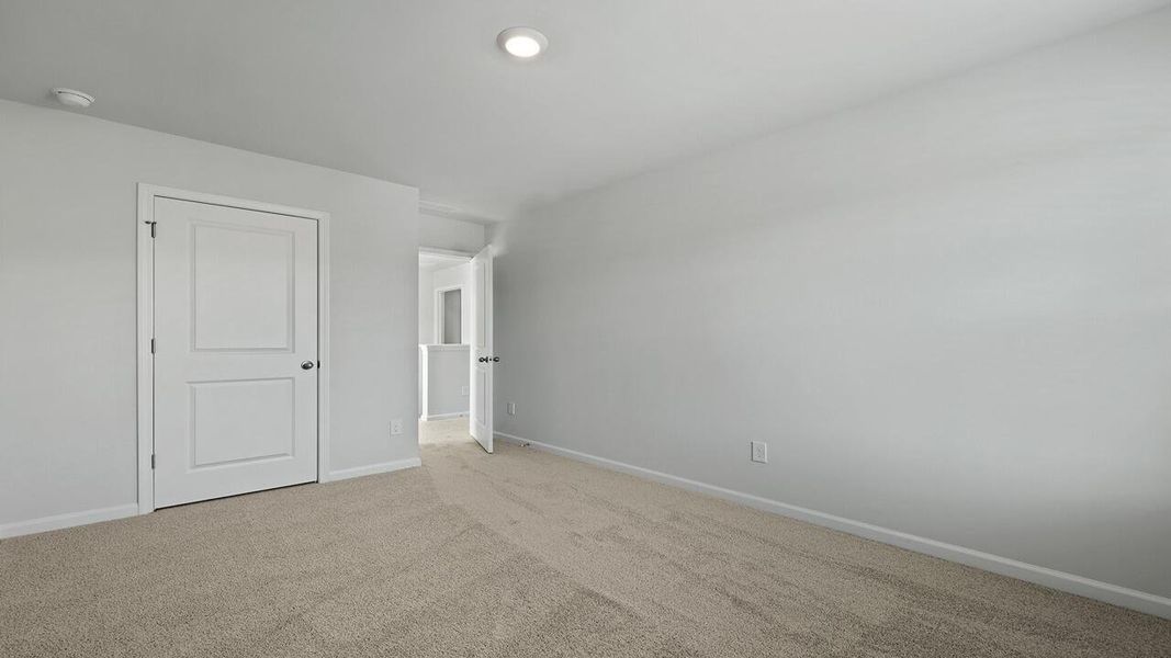 Spacious, unfurnished interior of a new home in Lakeview at Kitfield, Moncks Corner (Image 14).