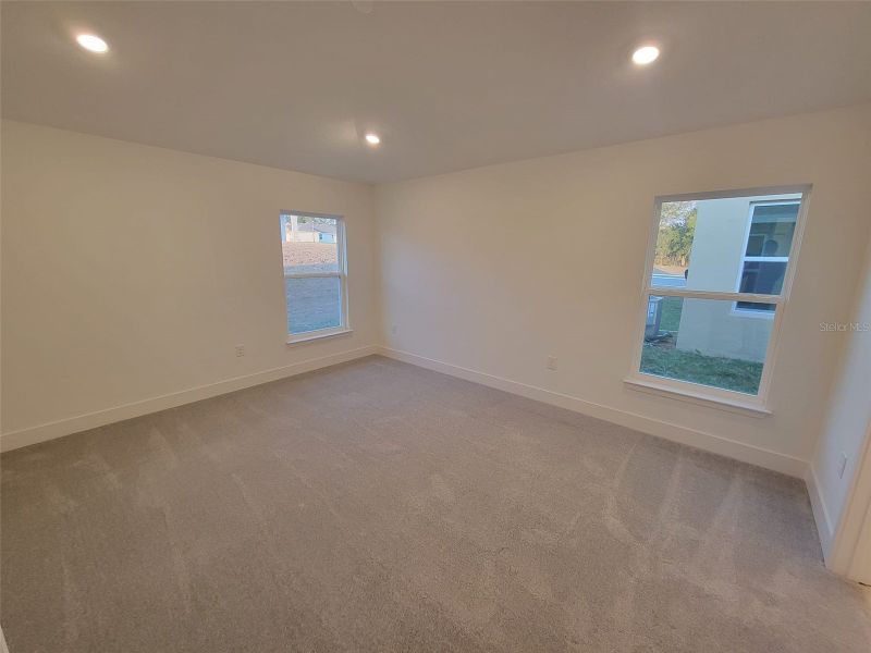 Spacious, unfurnished interior of a new home in Arbor Park, Leesburg (Image 14).