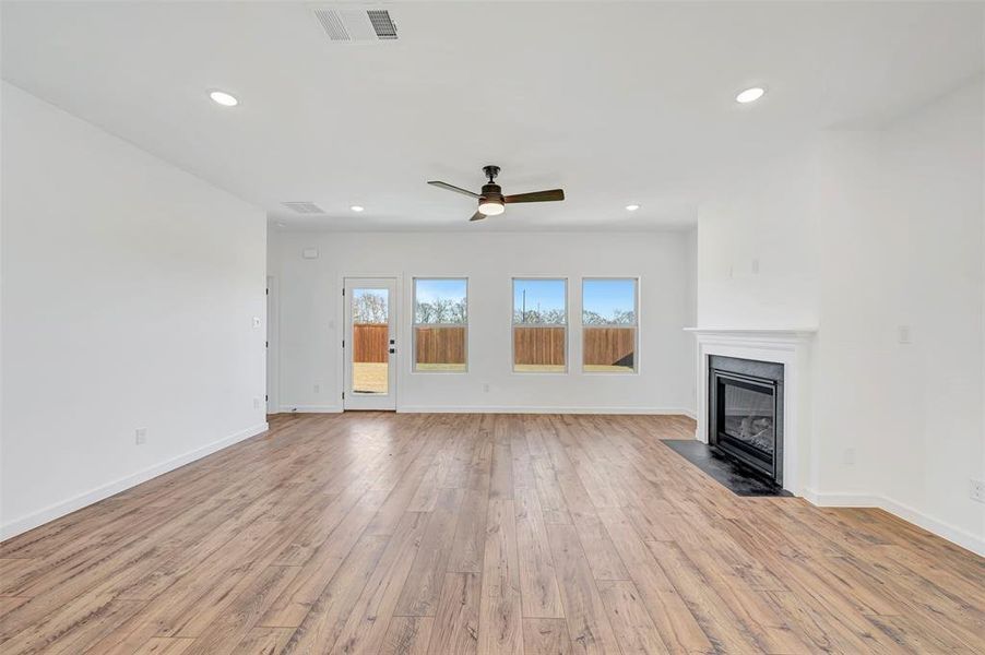 Spacious, unfurnished interior of a new home in Rolling Ridge, Van Alstyne (Image 26).