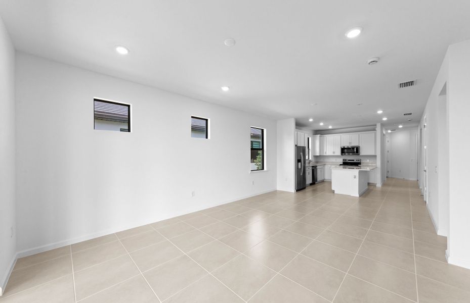 Spacious, unfurnished interior of a new home in Del Webb Naples, Ave Maria (Image 11).