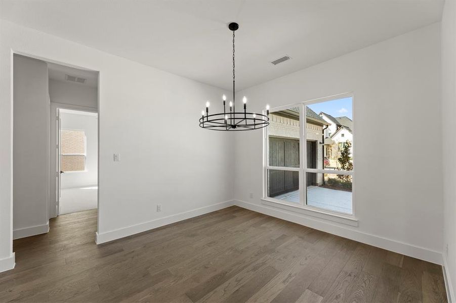 04. 16322 Old Westbury - Dining