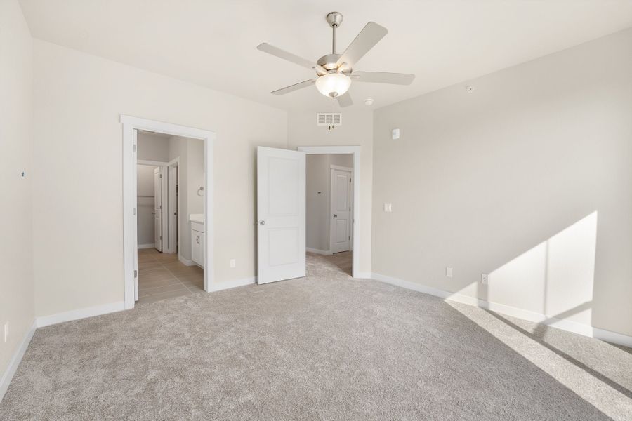 Spacious, unfurnished interior of a new home in The Lakes at Centerra, Loveland (Image 16).