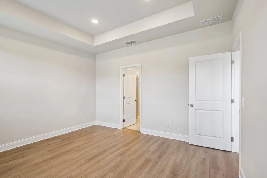 Spacious, unfurnished interior of a new home in Cades Bluff, Lebanon (Image 25).