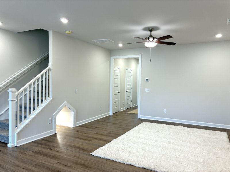 Spacious, unfurnished interior of a new home in Holly Ridge, Greenville (Image 18).
