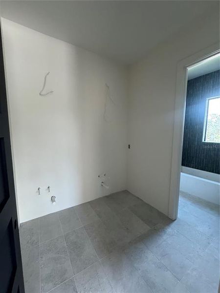 Spacious, unfurnished interior of a new home in , Tampa (Image 19).