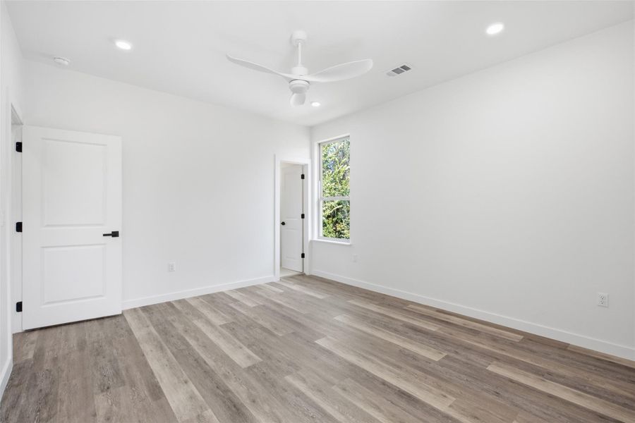 Spacious, unfurnished interior of a new home in , Smithville (Image 26).