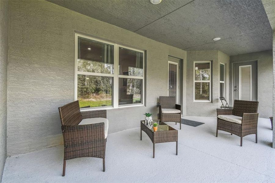 Exterior details and patio area of a home in Sugarmill Woods, Homosassa (Image 35).