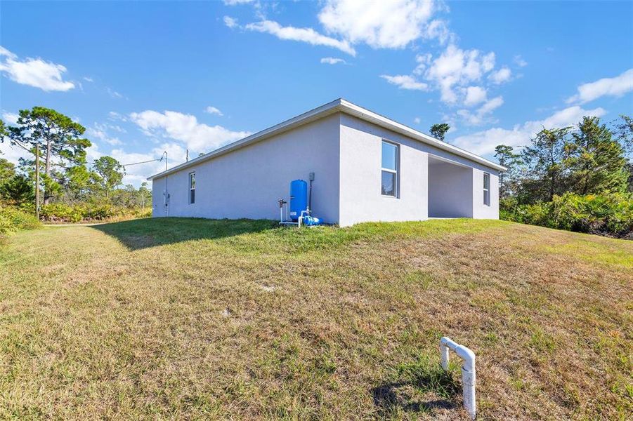 Exterior details and patio area of a home in Sebring Classic, Sebring (Image 16).