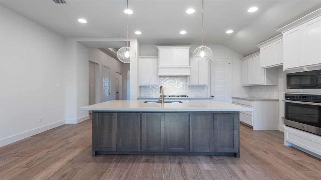 Furnished interior view inside a new home in Myrtle Creek 60', Waxahachie (Image 7).