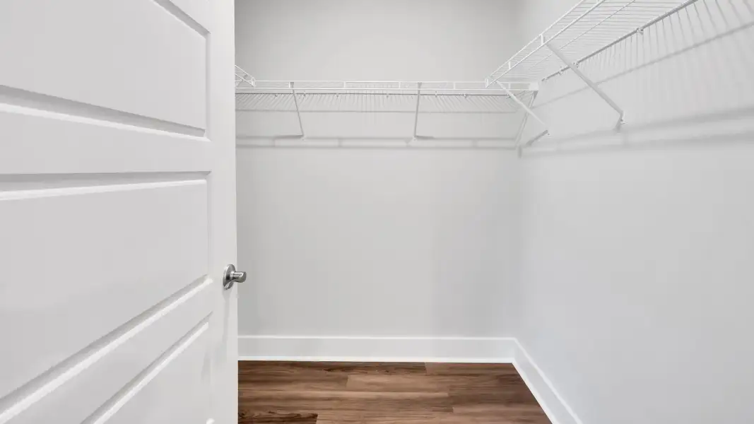 Spacious, unfurnished interior of a new home in Merchant Point, Jacksonville (Image 21).
