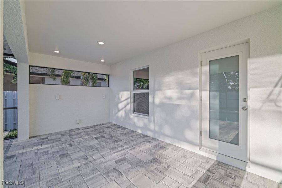 Spacious, unfurnished interior of a new home in Cape Coral, Cape Coral (Image 34).