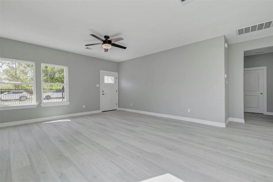 Spacious, unfurnished interior of a new home in , Houston (Image 20).