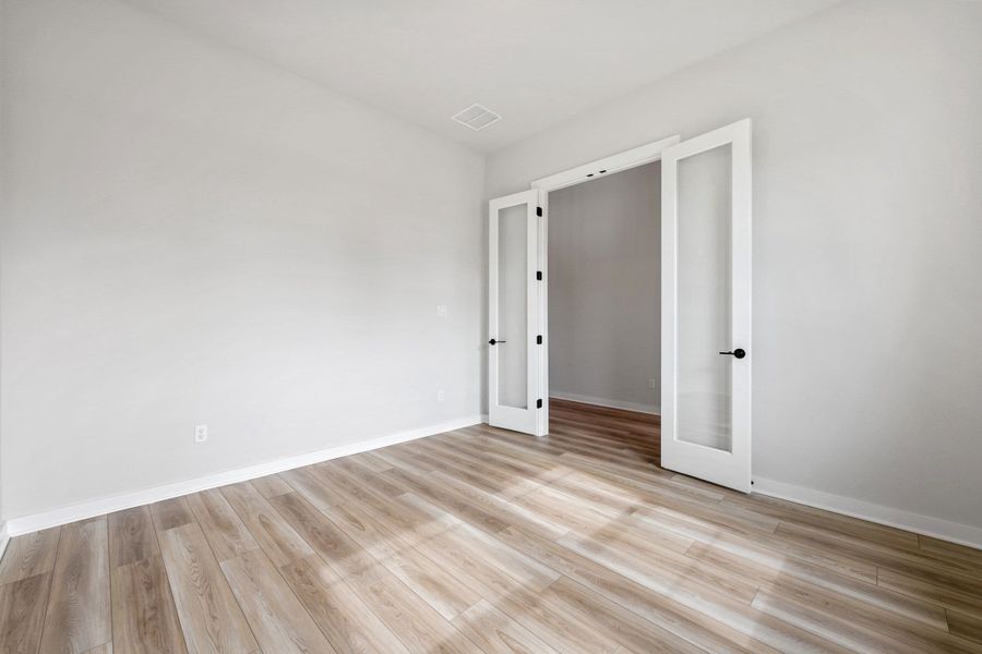 Spacious, unfurnished interior of a new home in Lagos Reserve, Manor (Image 41). Spacious, unfurnished interior of a new home in Lagos Reserve, Manor (Image 41).