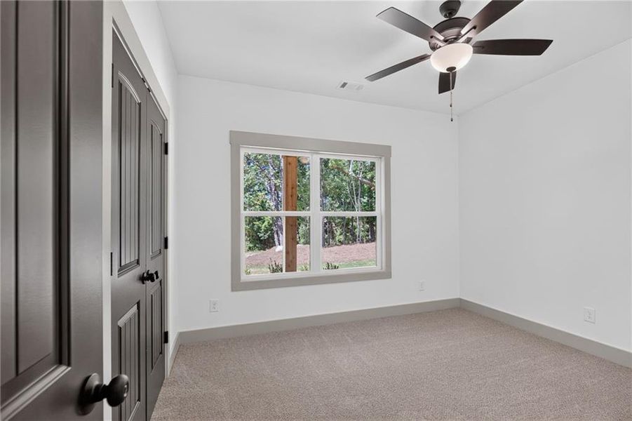 Spacious, unfurnished interior of a new home in , Silver Creek (Image 22).