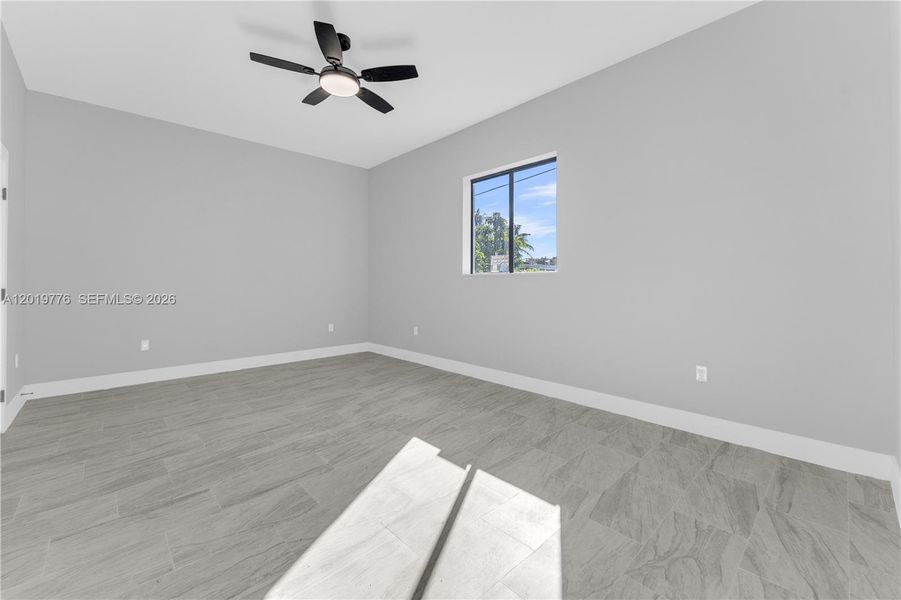 Spacious, unfurnished interior of a new home in , Fort Lauderdale (Image 25).