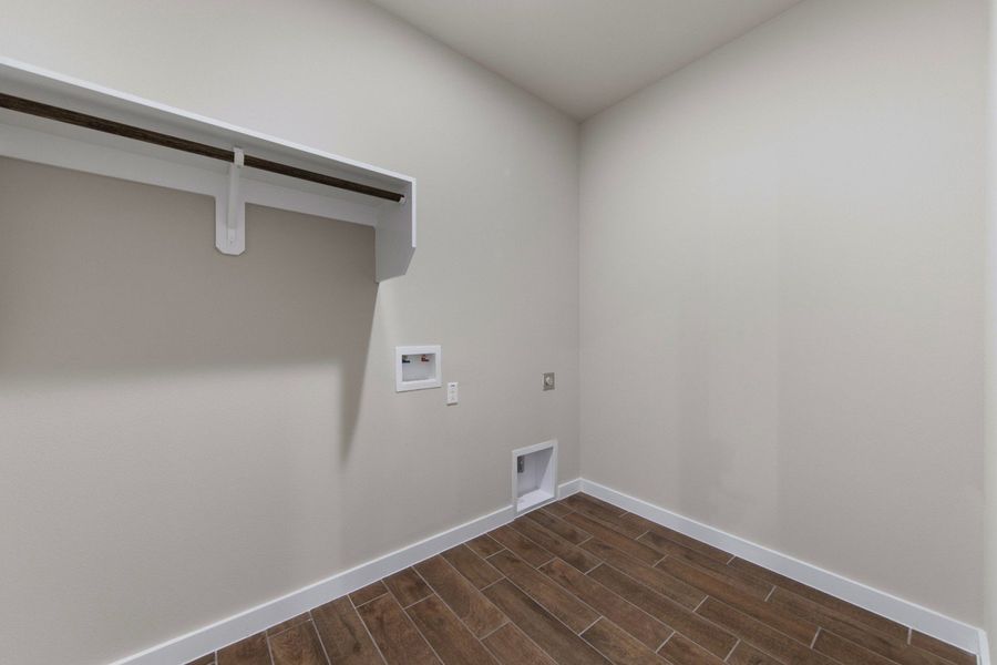 Representative unfurnished interior of a home built from the Clovis by Hakes Brothers in Monte Cielo, Weslaco (Image 12).