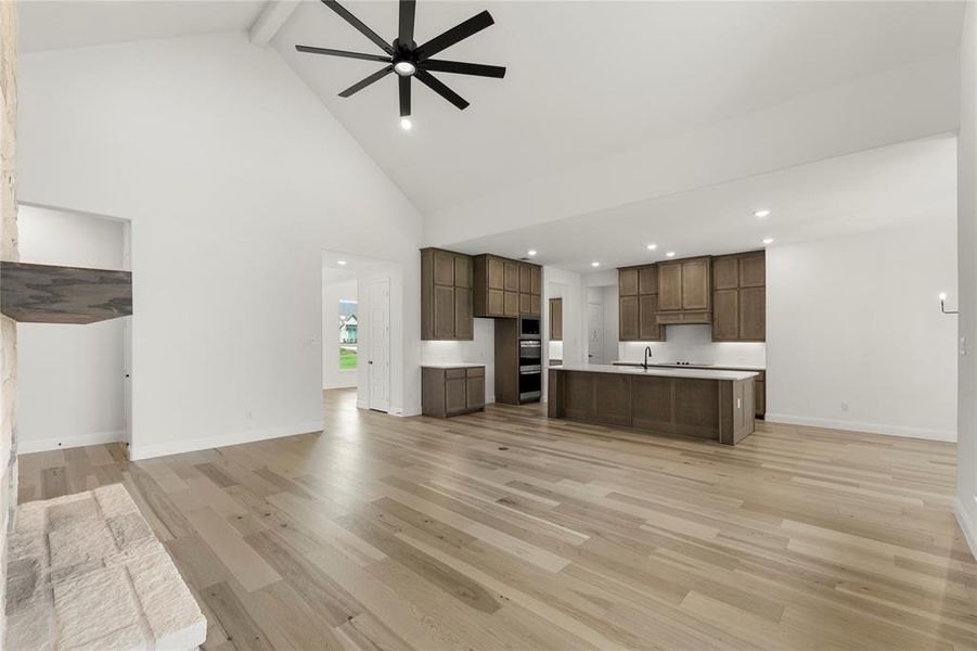 15. 130 Meadow - Family (2) 15. 130 Meadow - Family (2)