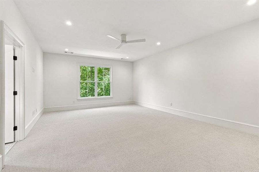 Spacious, unfurnished interior of a new home in , Roswell (Image 82).