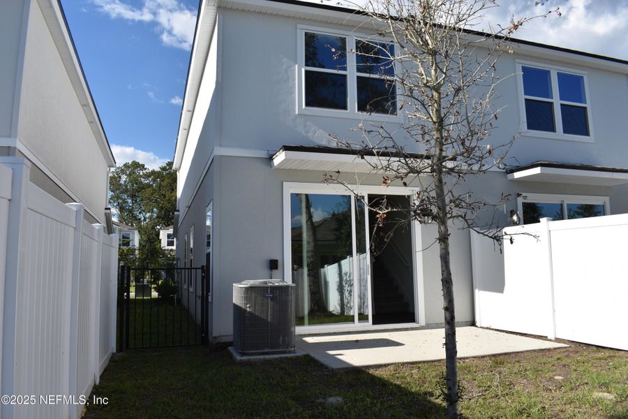 Exterior details and patio area of a home in Irongate Villas, Jacksonville (Image 34).