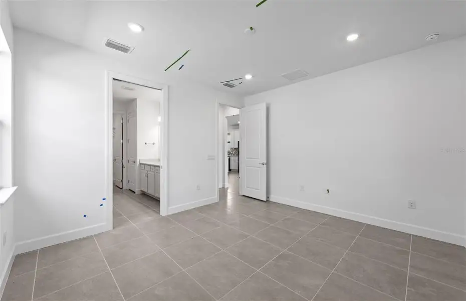 Spacious, unfurnished interior of a new home in Talon Preserve on Palmer Ranch, Nokomis (Image 16).