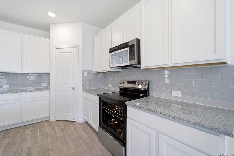 Furnished interior view inside a new home in Laurel Vistas, San Antonio (Image 10).