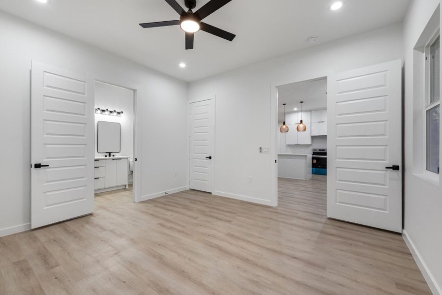 Spacious, unfurnished interior of a new home in , Anderson (Image 24).