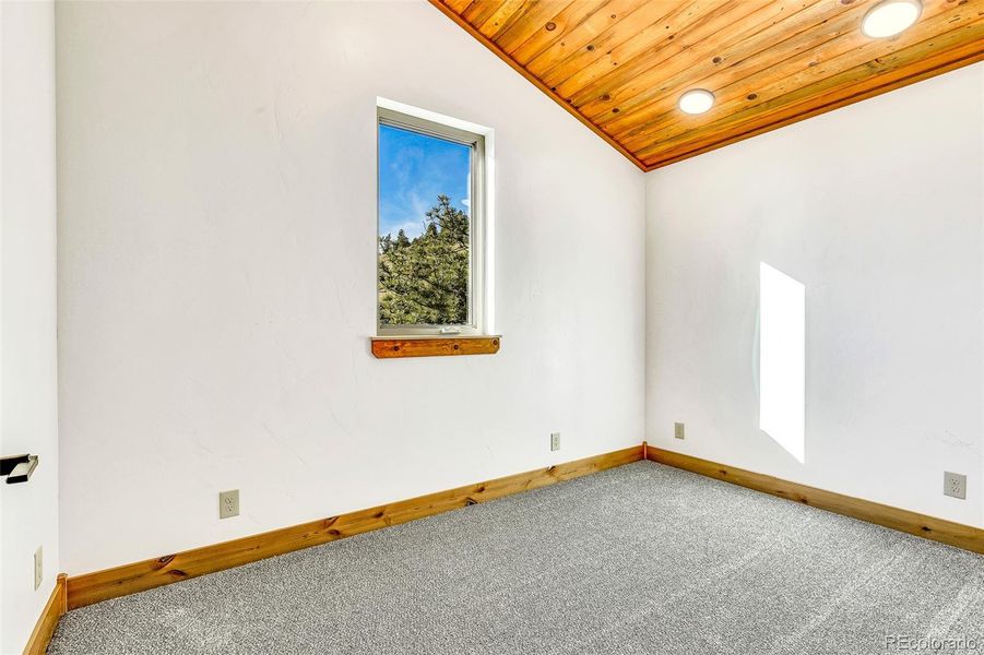 Flex space for additional sleeping, home office, den...you choose!