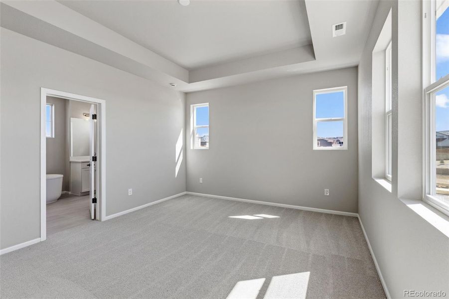 Spacious, unfurnished interior of a new home in , Aurora (Image 29).