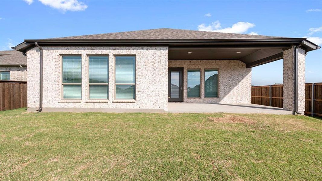Exterior details and patio area of a home in Ventana, Fort Worth (Image 2).