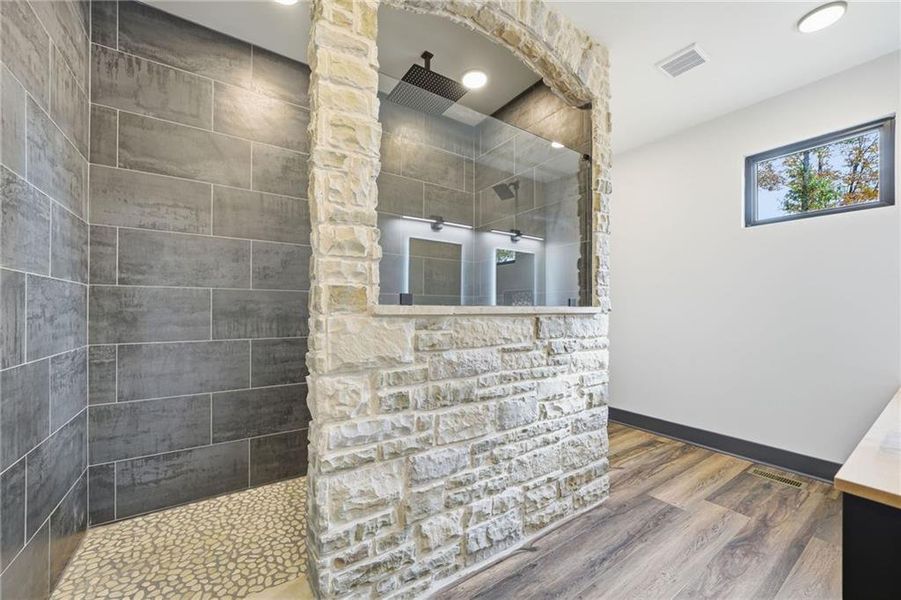 Image 36 of a home in .