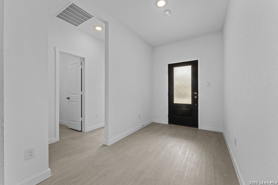 Spacious, unfurnished interior of a new home in Brookmill, San Antonio (Image 17).