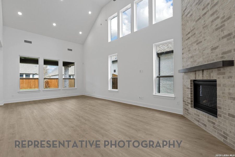 Spacious, unfurnished interior of a new home in Davis Ranch, San Antonio (Image 15).