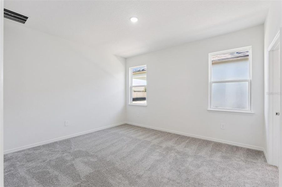 Spacious, unfurnished interior of a new home in Eden Crest, Apopka (Image 18).