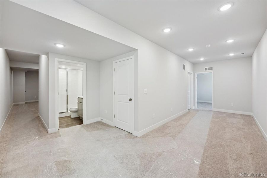 Spacious, unfurnished interior of a new home in Sweetgrass, Dacono (Image 11).