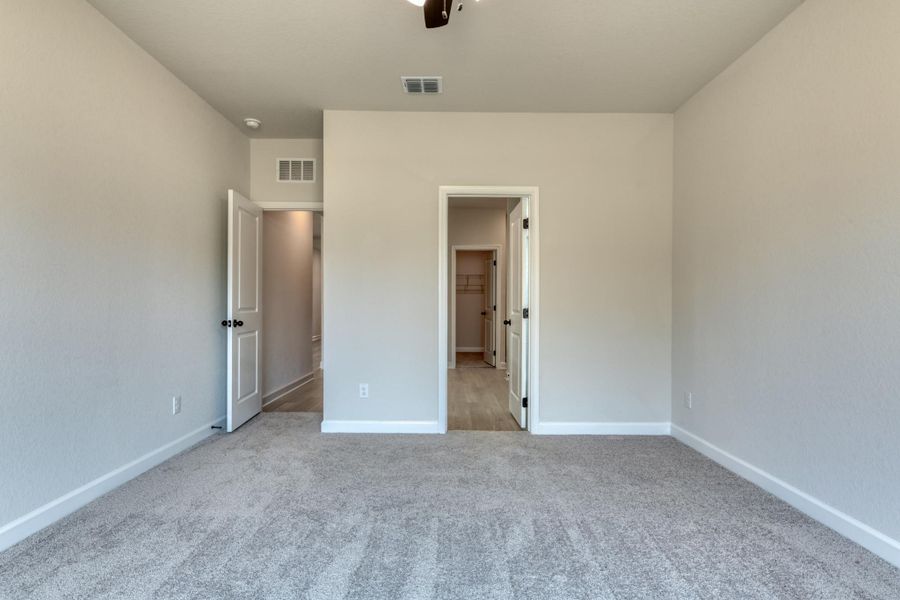 Representative unfurnished interior of a home built from the Kennedy by Ashton Woods in Hennersby Hollow, San Antonio (Image 19). Representative unfurnished interior of a home built from the Kennedy by Ashton Woods in Hennersby Hollow, San Antonio (Image 19).
