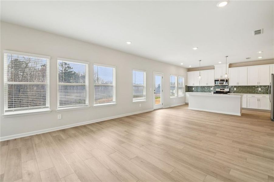 Spacious, unfurnished interior of a new home in Creekside at Oxford Park, Fairburn (Image 39). Spacious, unfurnished interior of a new home in Creekside at Oxford Park, Fairburn (Image 39).