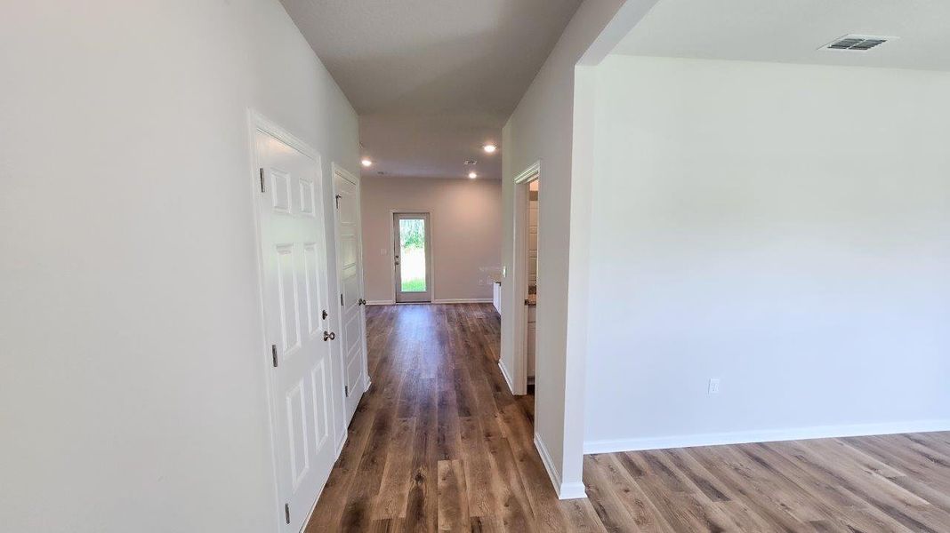Spacious, unfurnished interior of a new home in Fallschase, Tallahassee (Image 6).