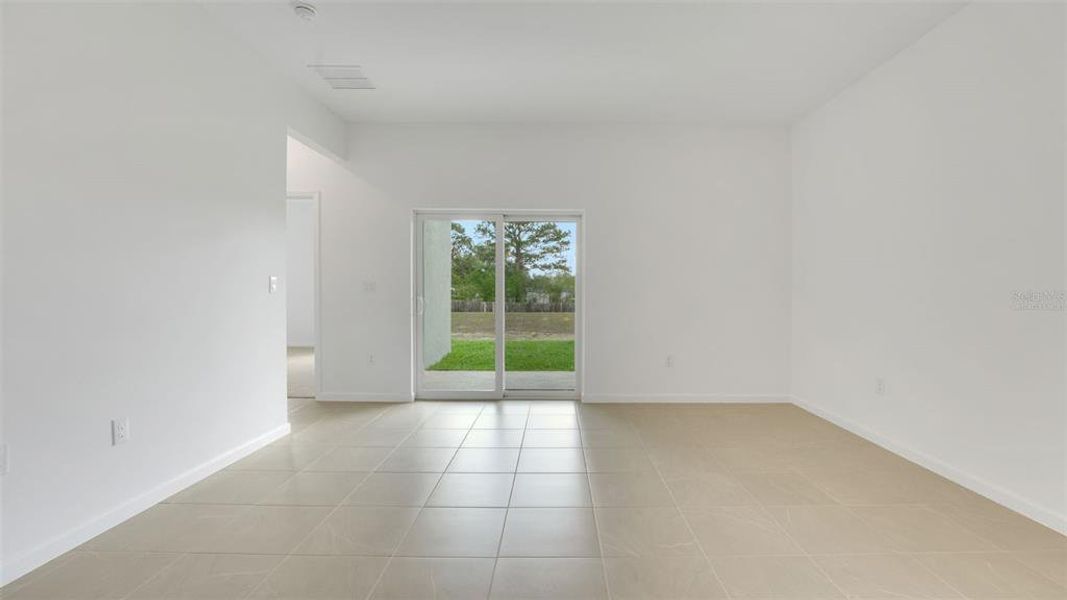Spacious, unfurnished interior of a new home in Annabelle Estates, Lake Wales (Image 15).