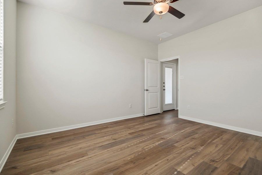 Spacious, unfurnished interior of a new home in Freeman Ranch, Katy (Image 13).