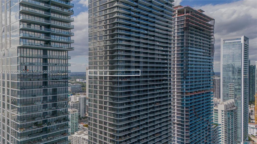 Condo located in Miami, FL showcasing its design and architecture (Image 3). Condo located in Miami, FL showcasing its design and architecture (Image 3).