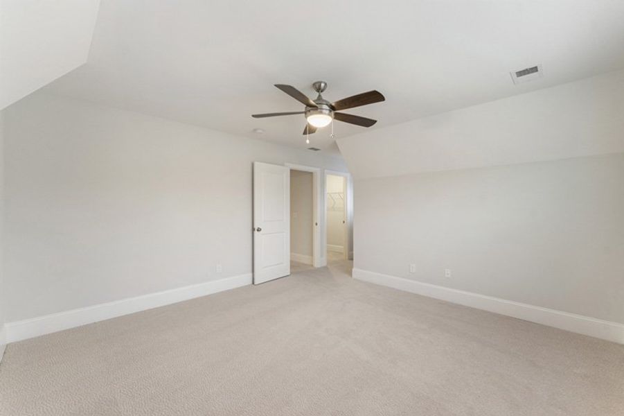 Spacious, unfurnished interior of a new home in Taylor Oaks, Greenville (Image 33).