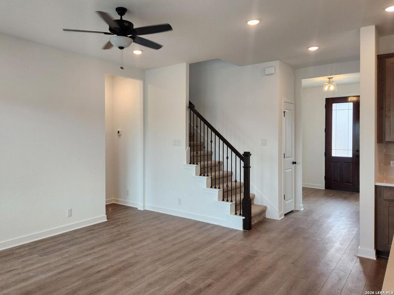 Spacious, unfurnished interior of a new home in Nopal Valley, San Antonio (Image 17).