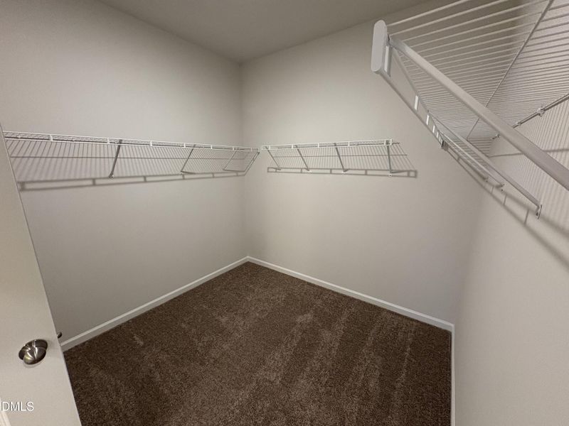 Walk-in-Closet Walk-in-Closet