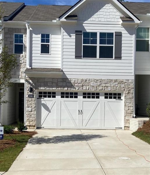 Exterior details and patio area of a home in Barrett Cove, Marietta (Image 1).