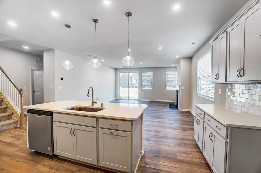 Photo representation of the Avalon plan. Colors, finishes and options will vary.