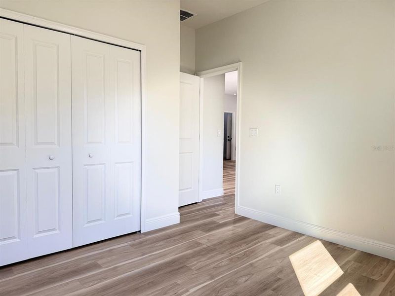 Spacious, unfurnished interior of a new home in , Ocala (Image 27).