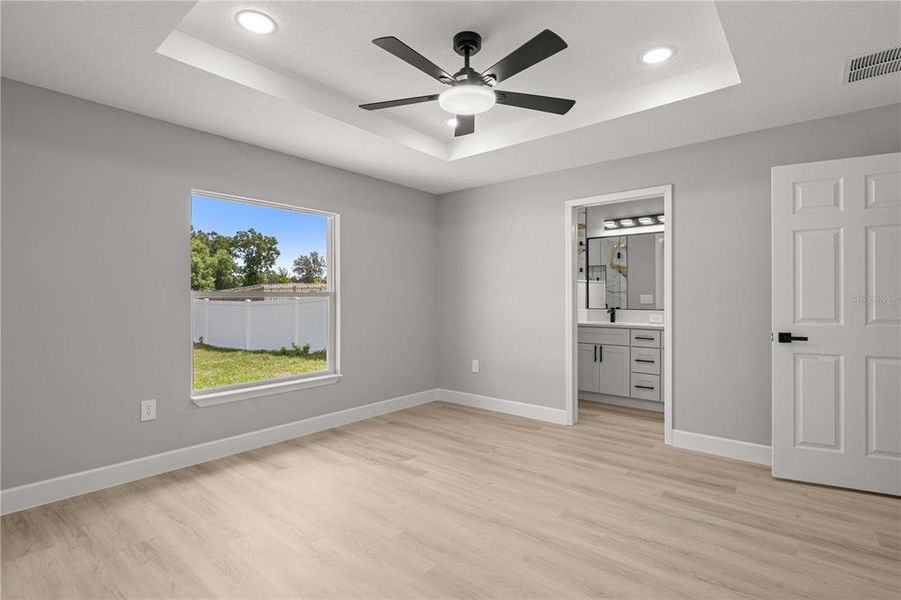 Spacious, unfurnished interior of a new home in , Ocala (Image 11).