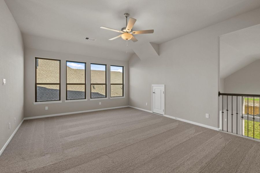 Spacious, unfurnished interior of a new home in The Meadows at Imperial Oaks 60', Conroe (Image 30).