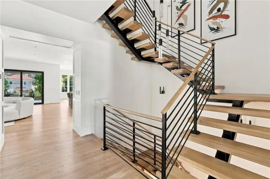 Image 83 of a home in .