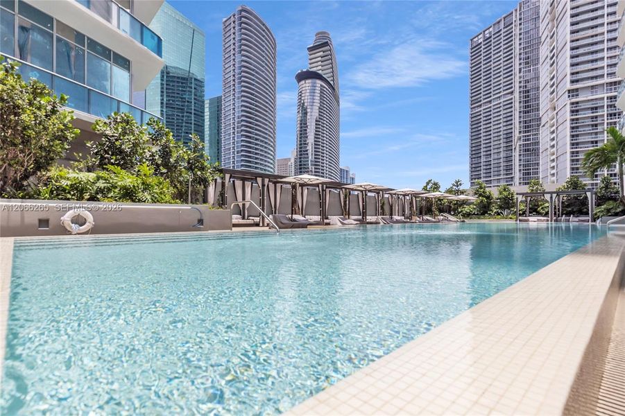 Condo located in Miami, FL showcasing its design and architecture (Image 3).